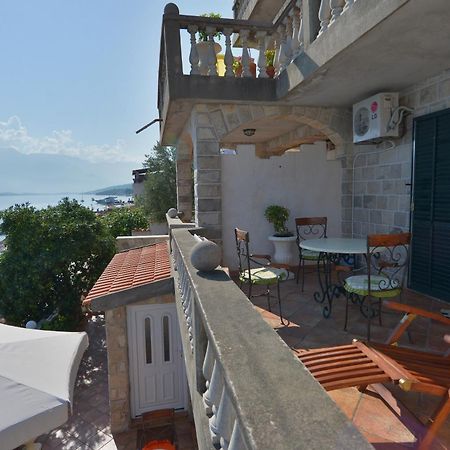 Apartments Palace Mira Mare Tivat Zimmer foto