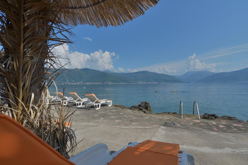 Apartments Palace Mira Mare Tivat Exterior foto