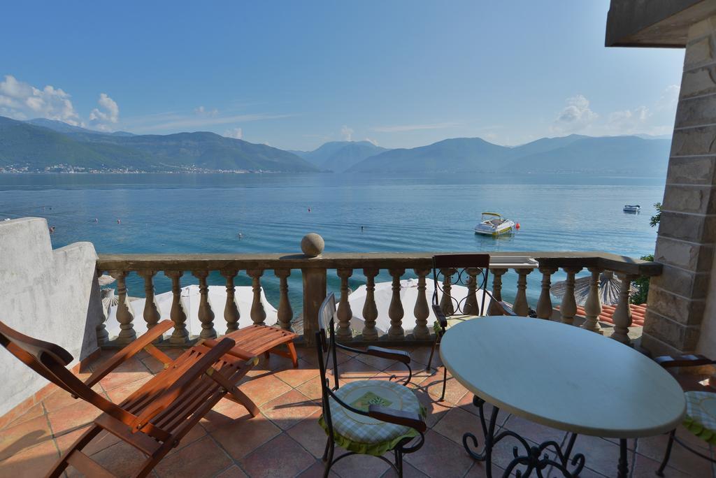 Apartments Palace Mira Mare Tivat Zimmer foto
