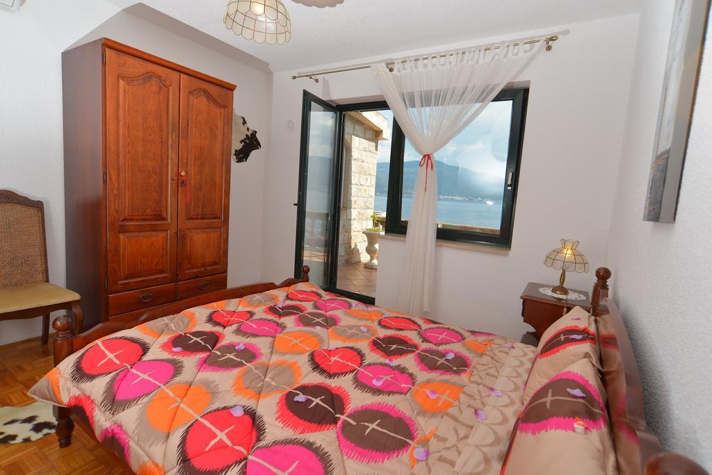 Apartments Palace Mira Mare Tivat Exterior foto