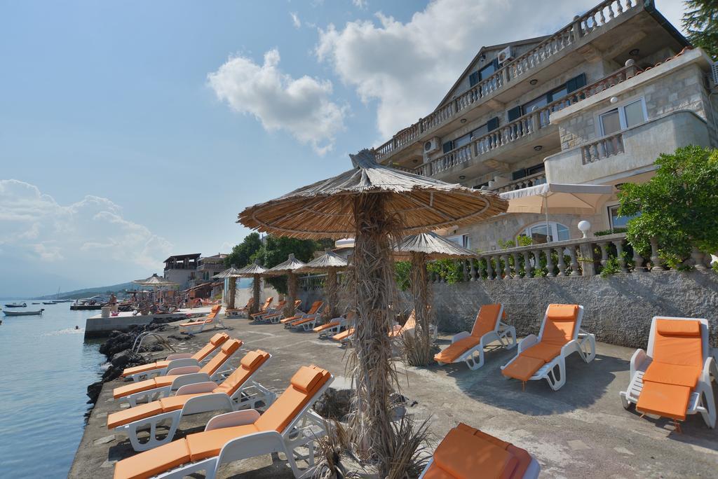 Apartments Palace Mira Mare Tivat Exterior foto