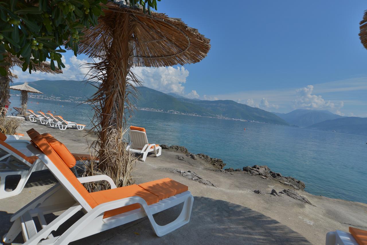 Apartments Palace Mira Mare Tivat Exterior foto