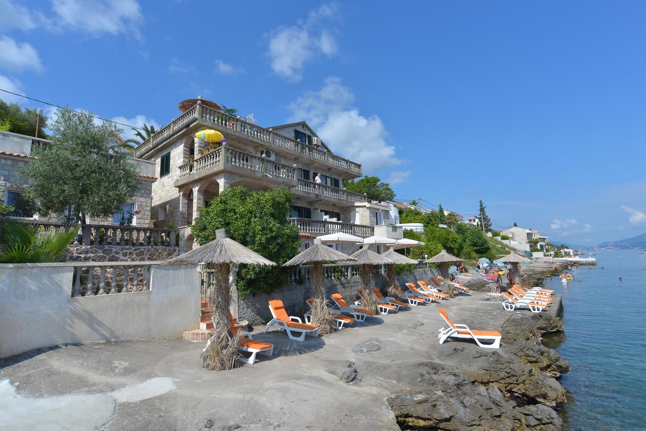 Apartments Palace Mira Mare Tivat Exterior foto